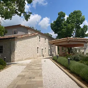 https://chateau-lecusse-la-grande-roche-hotel-spa-boutique-restaurant.midi-pyreneeshotels.com